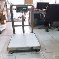 cân điện tử có 2 bánh xe đẩy di28ss 60kg, 100kg, 150kg, 200kg, 300kg, 500kg